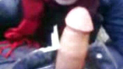 Pornozvaigzne ar platu smaidu pieliek lūpas uz pena gala
