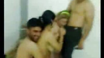 Liela dupša sieviete atver savu jutīgo zonu, lai atkaulotos