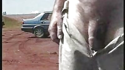 Cālītis ar lielu dupsi un mazām dabīgām krūtīm kļūst cauri