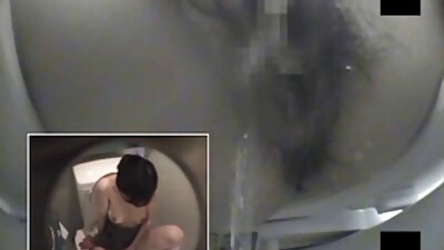 Blondīne ir redzēta un filmēta, kā viņa laiza un jāj ar vīriešu kārtas pārstāvi