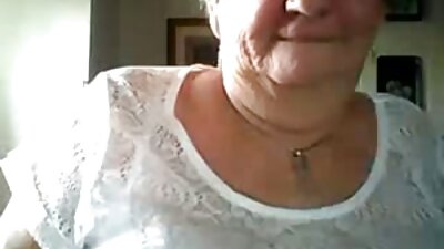 Sexy lieta ir iegūt penis ievietots iekšā viņas mutē godības bedrē
