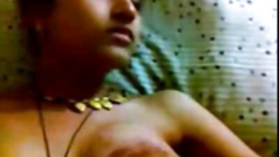 Maza dāma nodarbojas ar jogu un arī nodarbojas ar seksu ar puisi